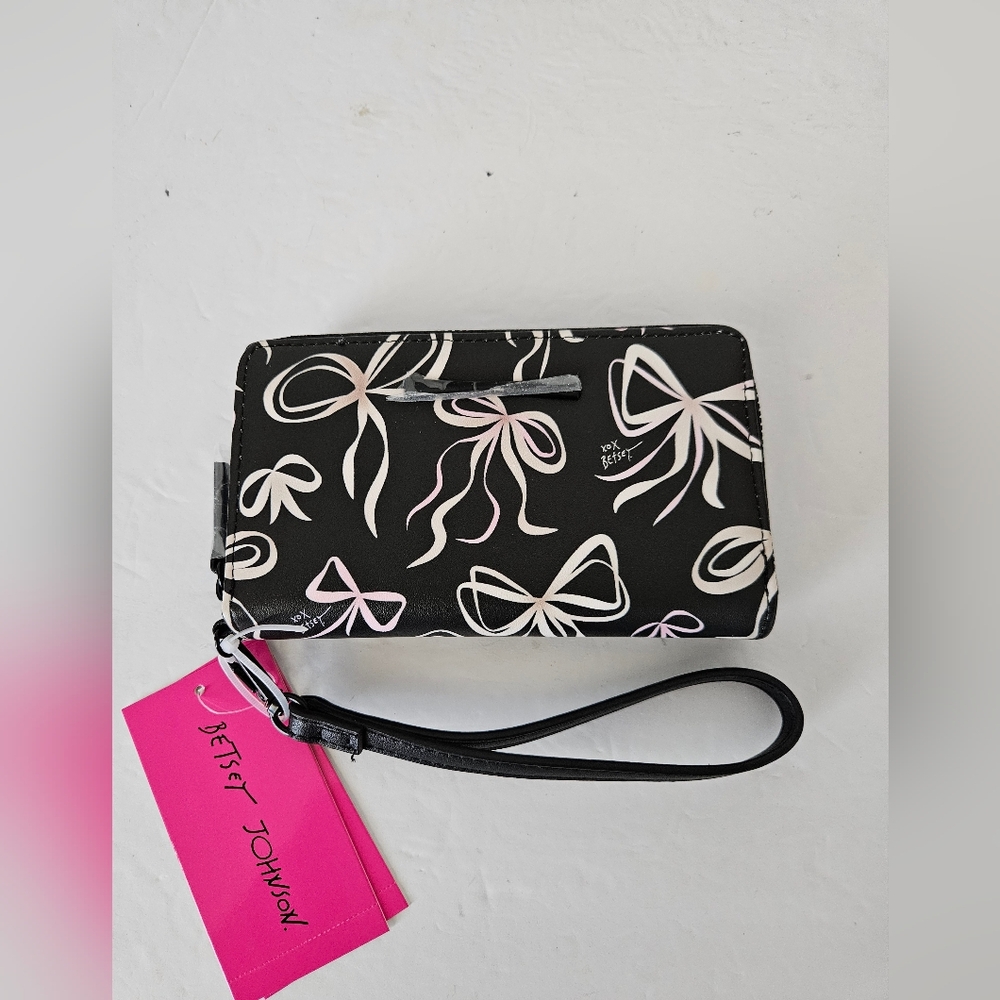 Betsey Johnson NWT Zip Around Wallet